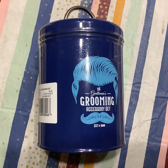 The Gentlemen Grooming Set Accessories Kit All in Tin Can color Blue 9 Pieces - Picture 2 of 6